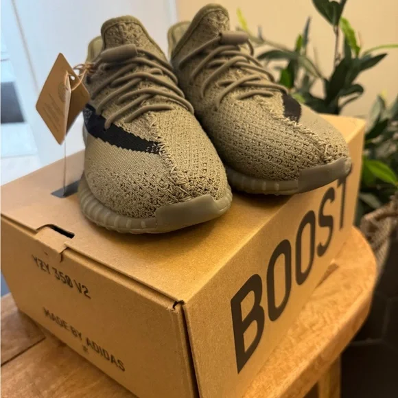 Adidas Yeezy 350 boost kids size 3 1/2. With box and tags. Like new